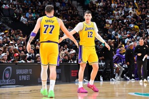 开云体育官网-又一次打出了灾难表现，湖人锋线新援的状态为什么如此起伏不定？