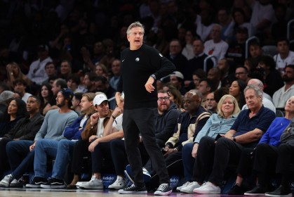 开云体育app-芬奇：有时候我们就是自己最大的敌人 我们要打出自己最好的篮球