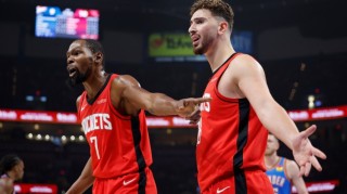 开云体育-解说：湖人尼克斯火箭三队客战国王预订同一家酒店 火箭动手晚了